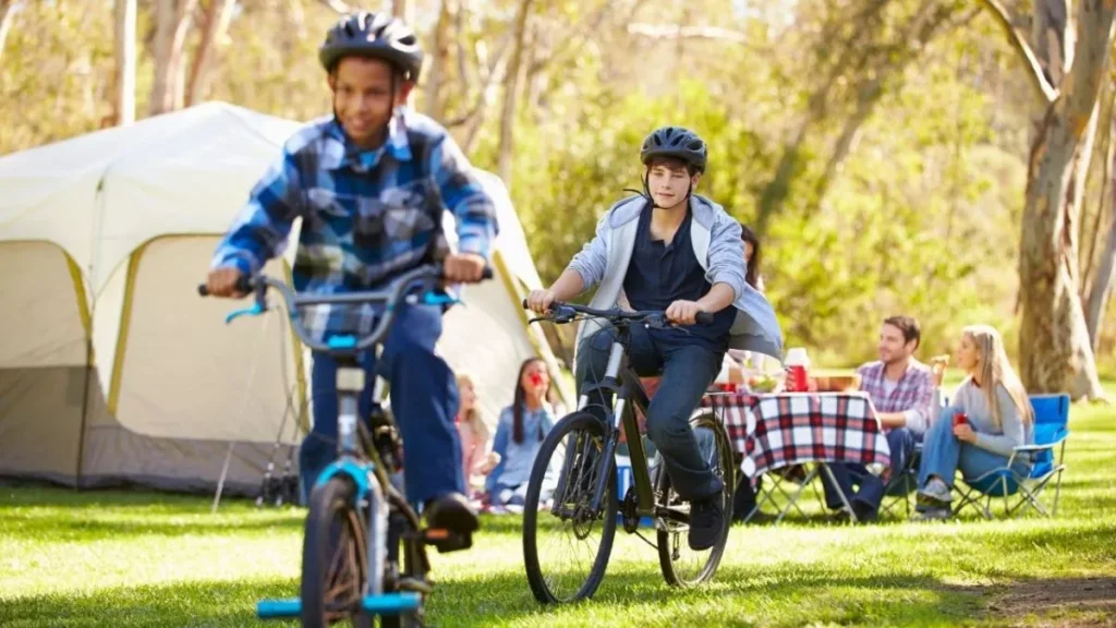 children-with-bicycles-on-the-campsite
